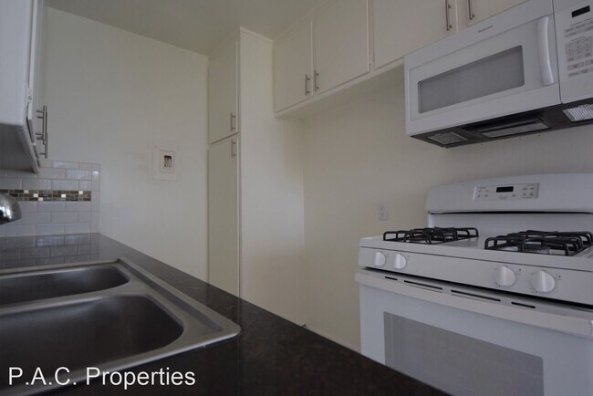 Building Photo - 1 br, 1 bath Apartment - 6271 Kester Avenu...