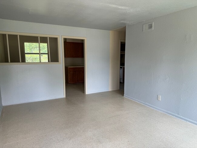 Building Photo - Section 8 Approved... Nice 3 bedroom Home!