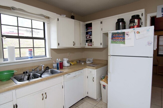 Foto del edificio - 3338 Whippoorwill Ln