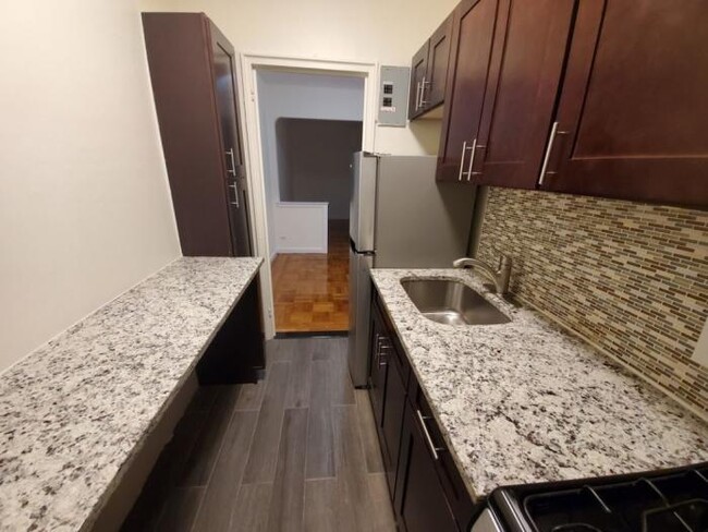 Foto del edificio - 1 bedroom in BRONX NY 10463