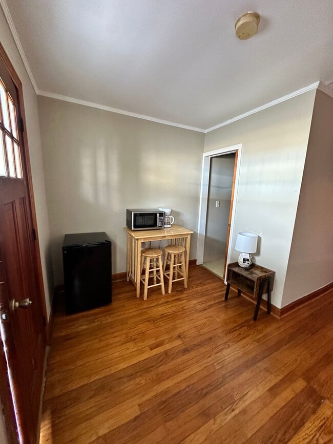 Building Photo - Studio Apt For Rent in Kuttawa Near Lake