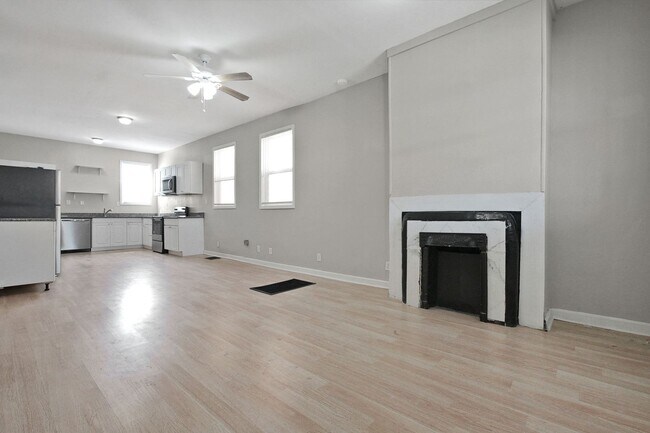 Foto del edificio - Updated 4-bedroom, 2-bathroom house!