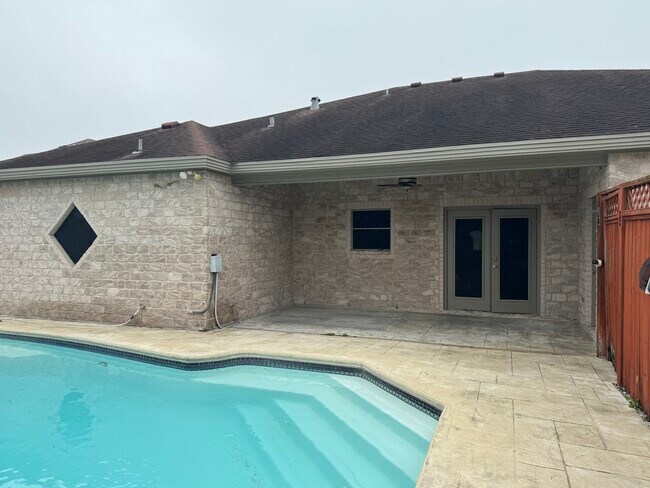 Building Photo - 4213 Lake Apache Dr
