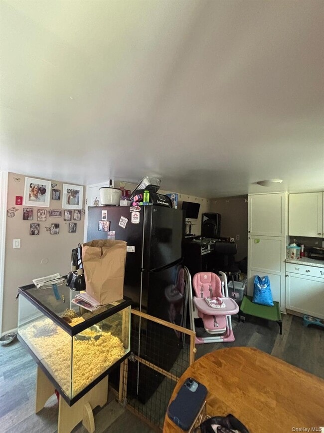 Building Photo - 16 Bellport St