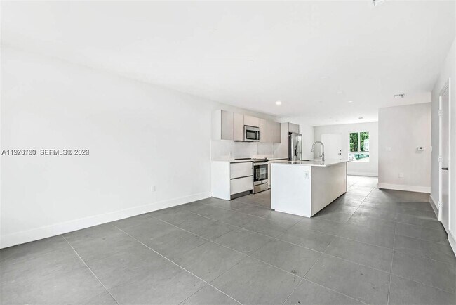 Foto del edificio - 2561 NE 193rd St