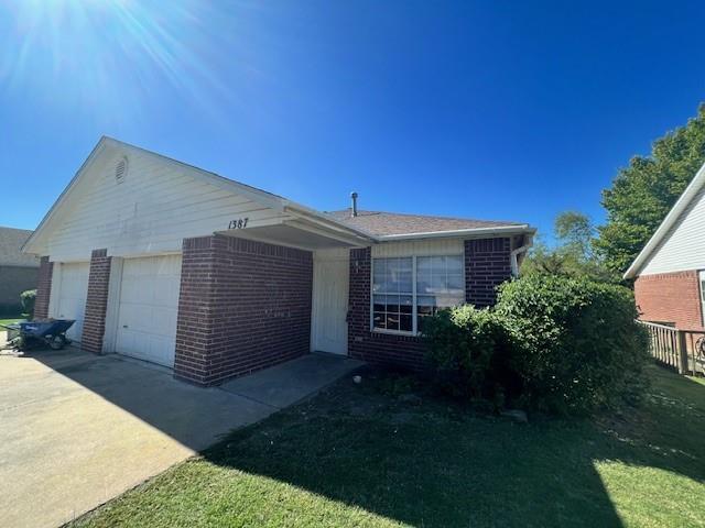 Primary Photo - 1387 N Dawn Dr