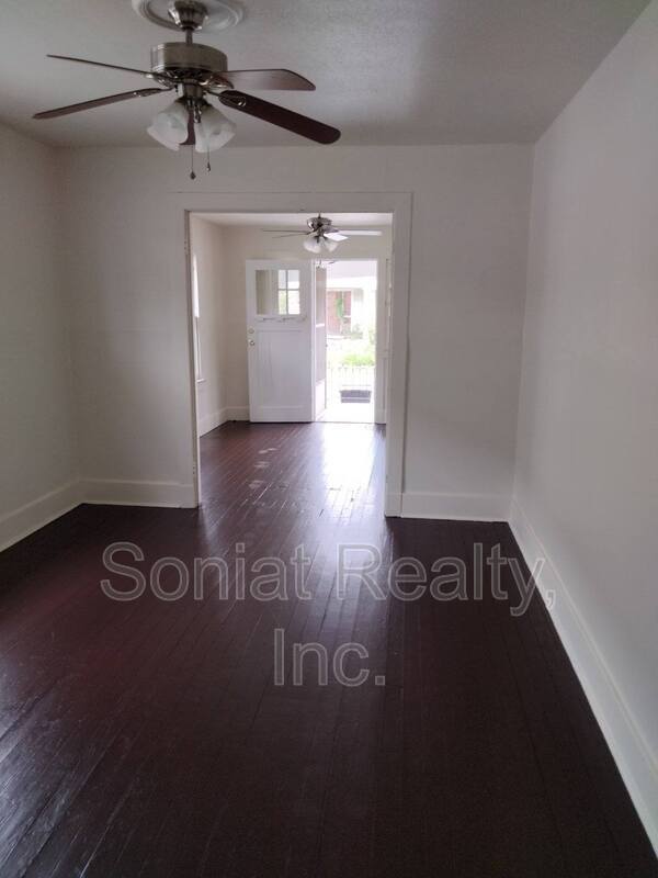 Foto del edificio - 8610 Pritchard Pl