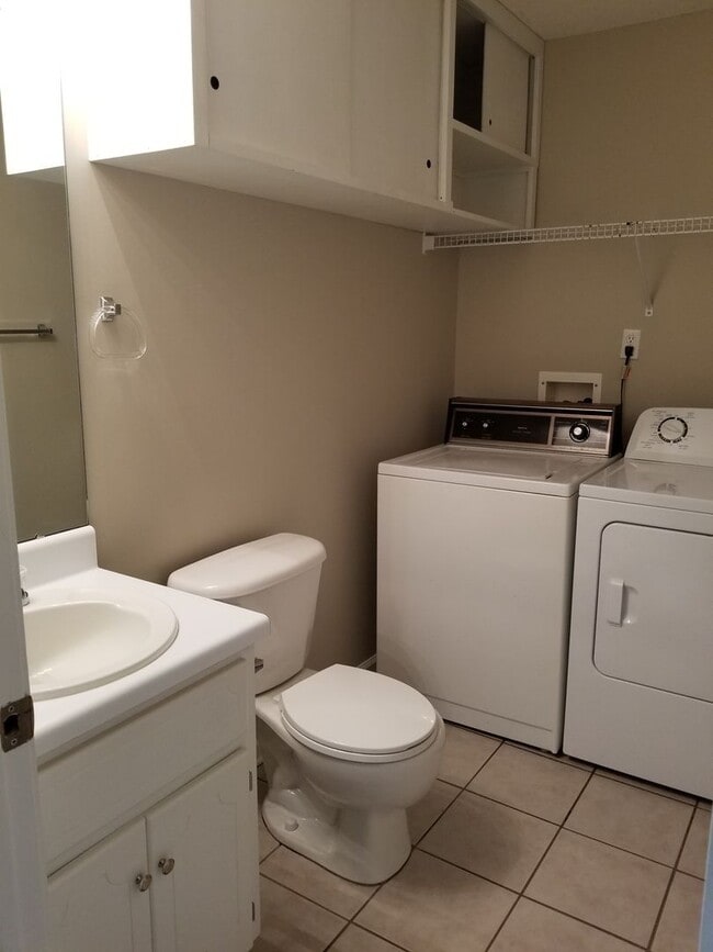 Building Photo - Foxchase Townhomes, Enterprise, AL