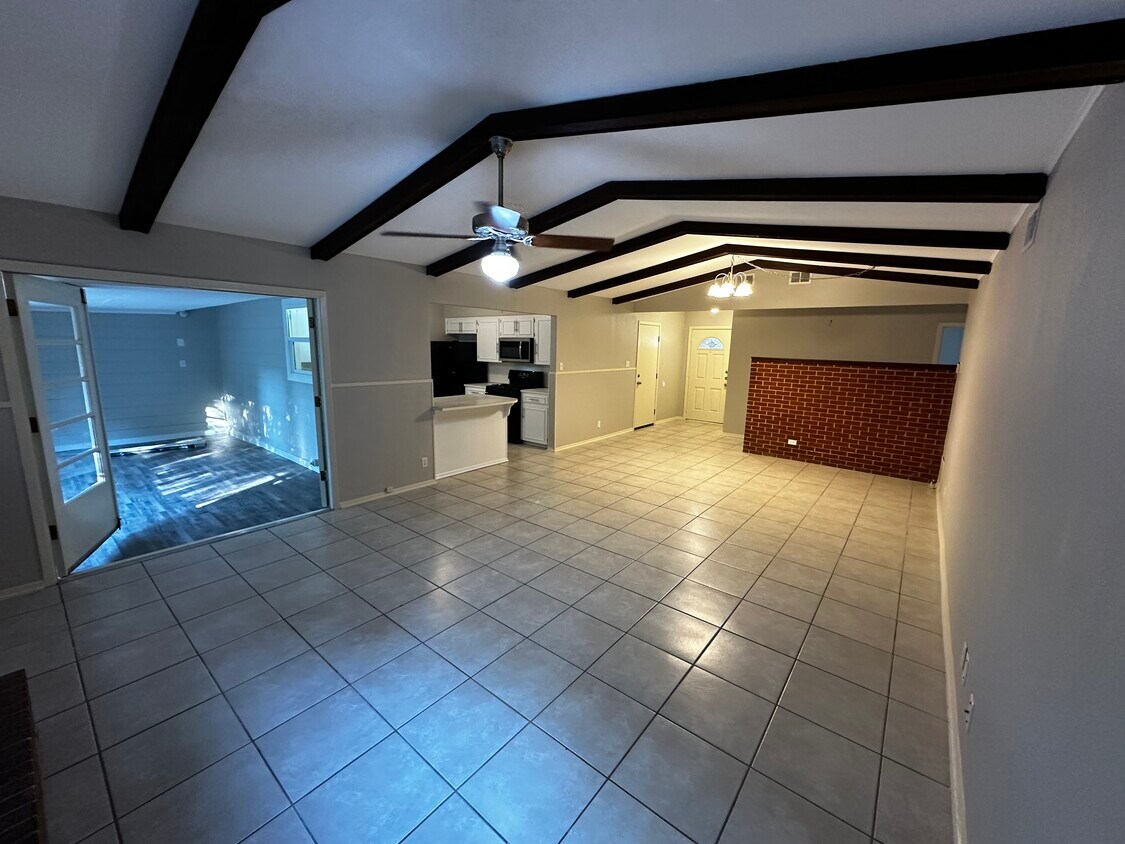 Foto principal - 2404 Parker Ln