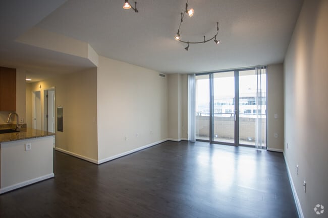 Interior Photo - Camden Potomac Yard