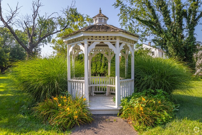 Gazebo - Oasis Manor - Senior Housing Apartments