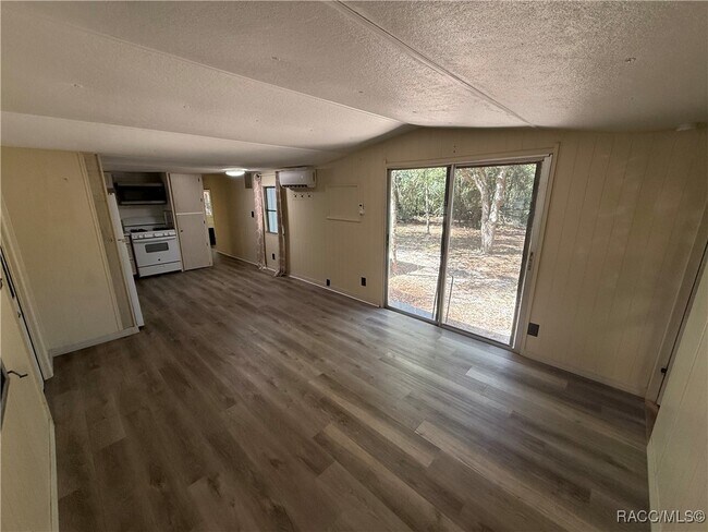 Foto del edificio - 7146 N Carl G Rose Hwy