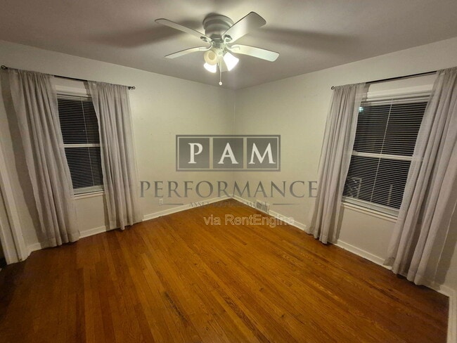 Building Photo - 1123 W Kendall Ave