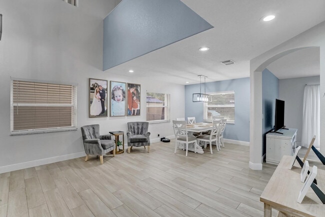 Foto del edificio - 7587 Sierra Ridge Ln