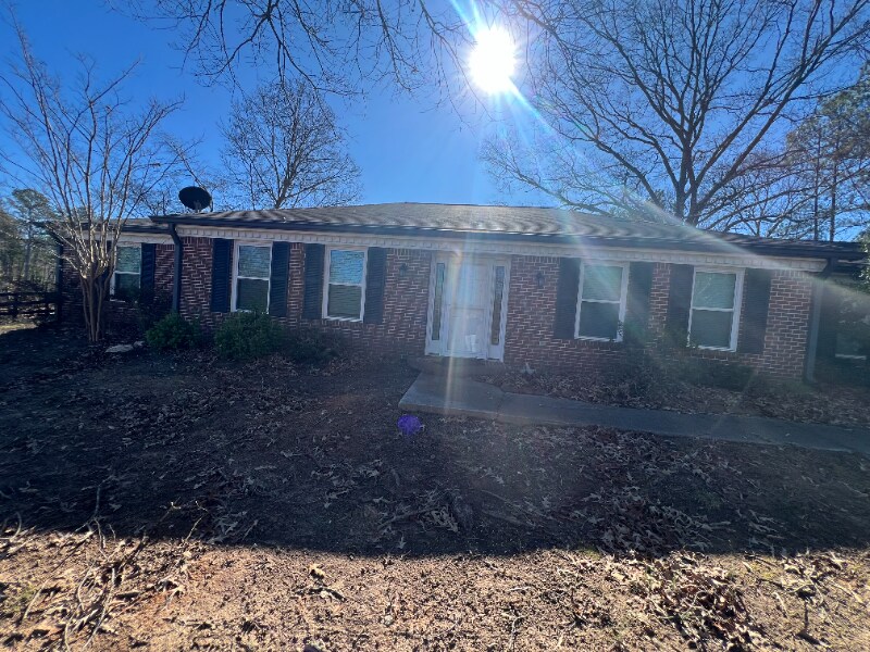 Building Photo - 8373 Brewer Rd