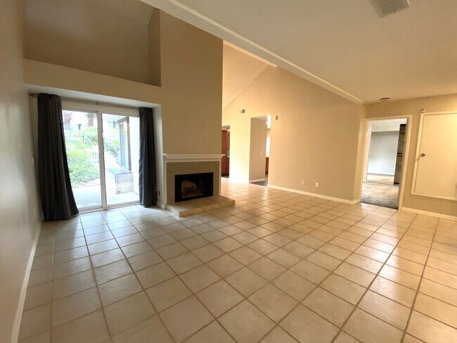 Foto del edificio - Spacious 2 Bedroom Escondido Condo!