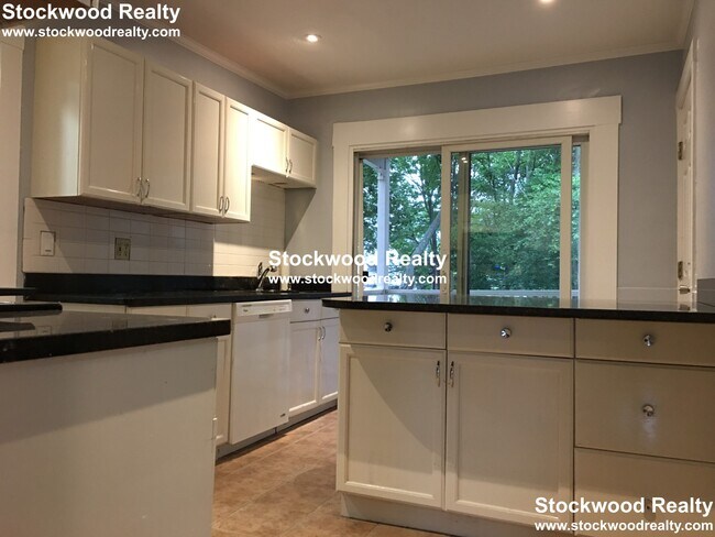 Building Photo - 46 Florida St