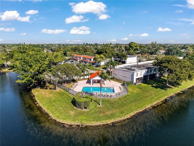 Foto del edificio - 9487 NW 42nd St