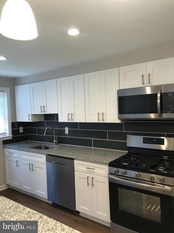 Foto del edificio - 1208 Newfield Rd