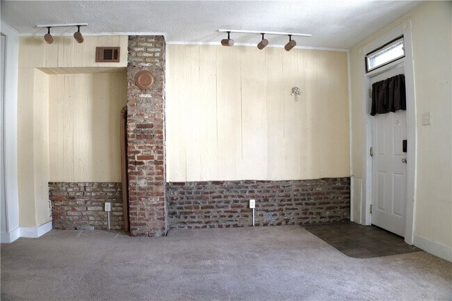 Building Photo - 23 Kosciusko Way