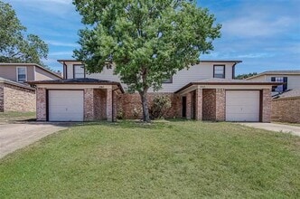 Building Photo - 836 NW Summercrest Blvd