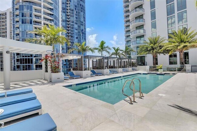 Building Photo - 100 E Las Olas Blvd
