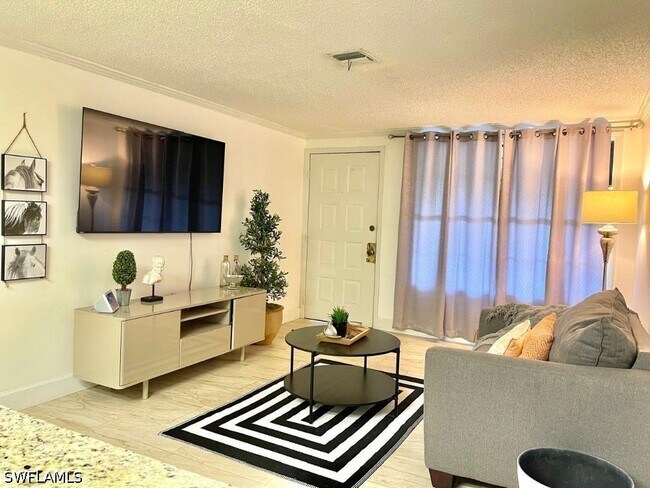 Foto del edificio - 5385 Treetops Dr