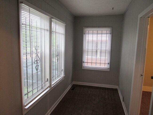 Building Photo - 2 br, 1 bath House - 3916 N Davis Street