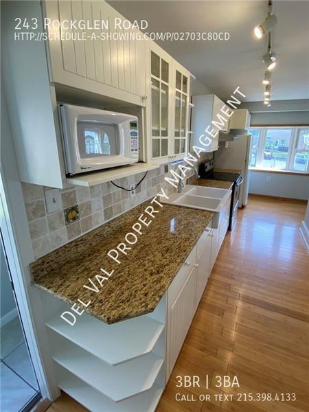 Foto del edificio - 243 Rockglen Rd