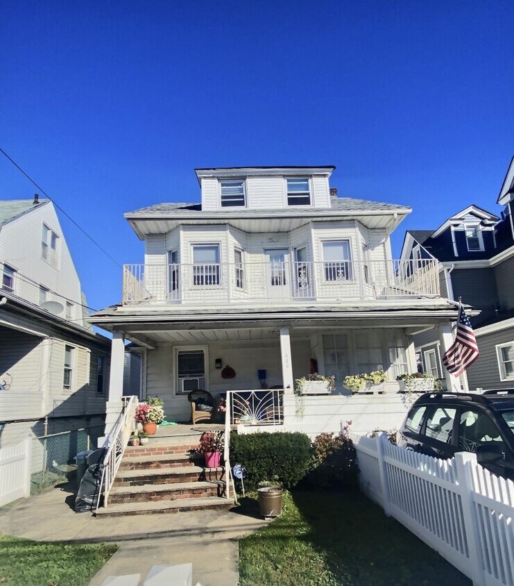 220 Beach 117th St Queens, NY 11694 Alquileres en Queens, NY