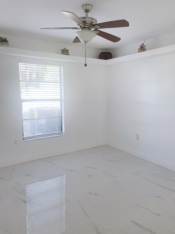 Foto del edificio - 949 Cinnamon Ct