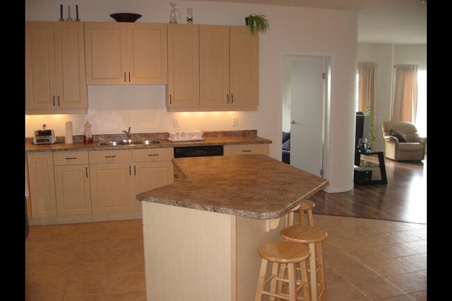 Building Photo - 4304-4139 139 Ave NW