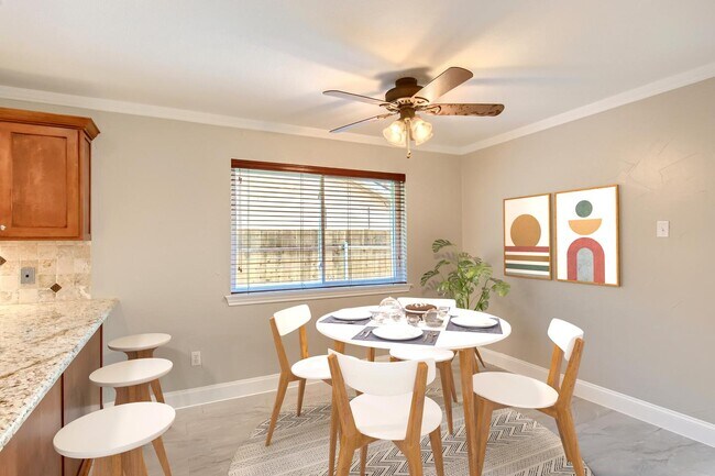 Foto del edificio - Sensational Prestonwood home with outdoor pool & cabana