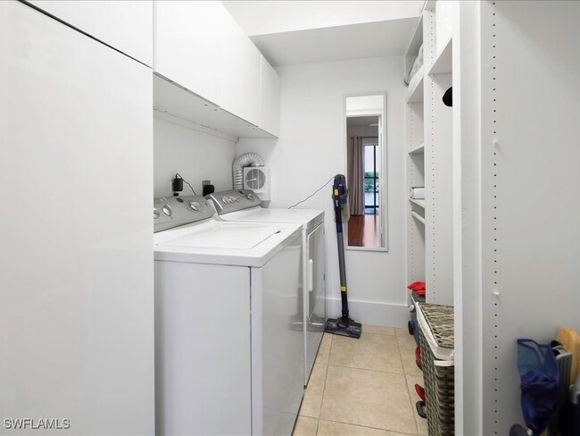 Building Photo - 2750 Gulf Shore Blvd N