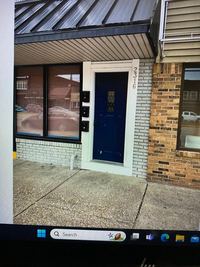 Building Photo - 2316 W Franklin St