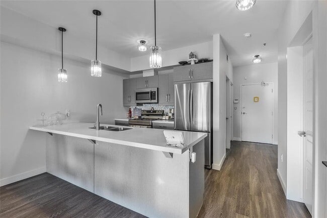 Photo du bâtiment - 10 Hill Grove Point