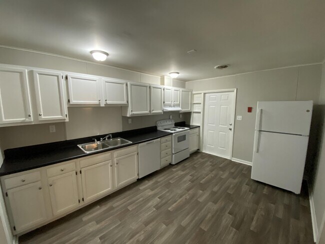 Building Photo - 5075 Lincoln Way E