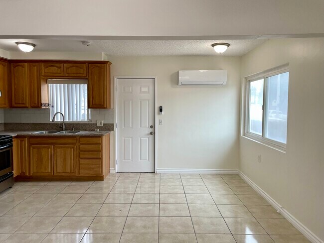 Foto del edificio - 4553 Huntington Dr N