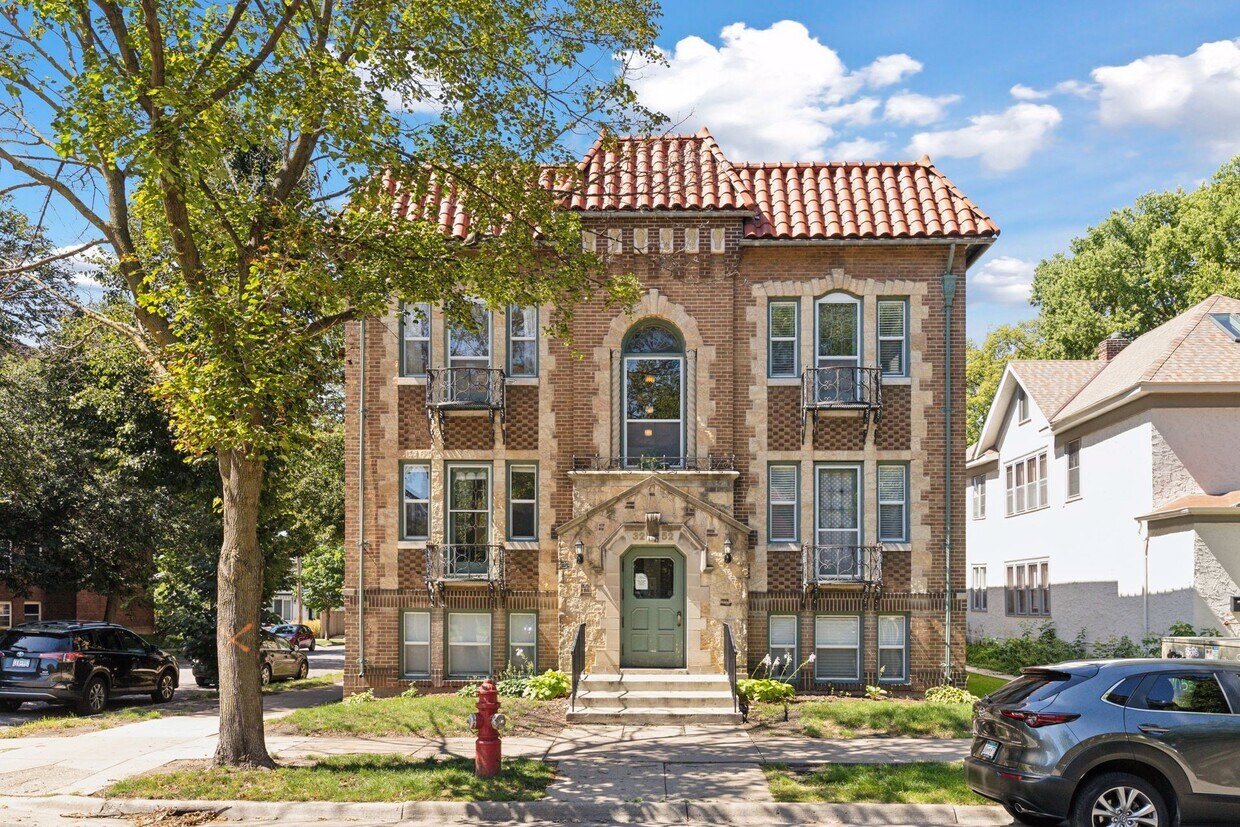 Foto principal - 3252 Fremont Ave S