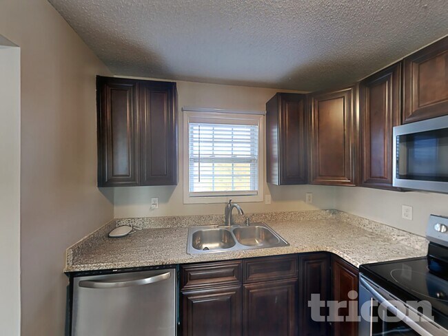 Building Photo - 404 Remington Ct