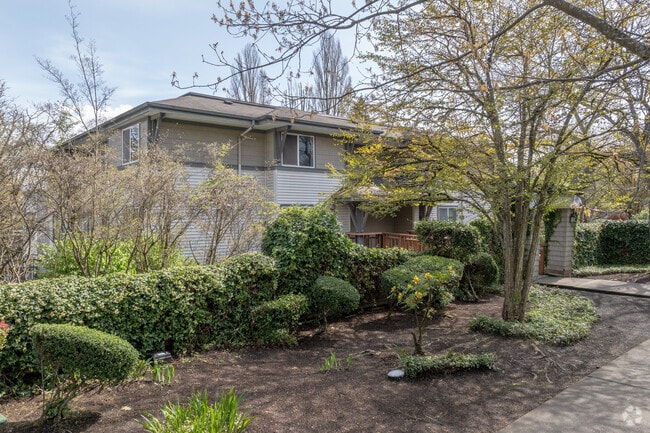 Building Photo - Ivy Ridge Apartments