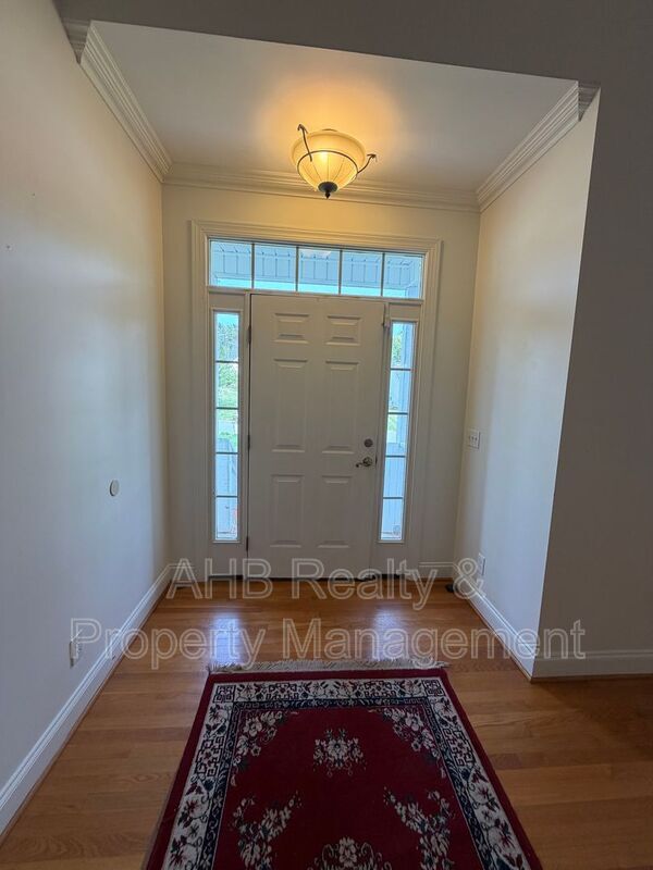 Foto del edificio - 713 Trail's End Dr