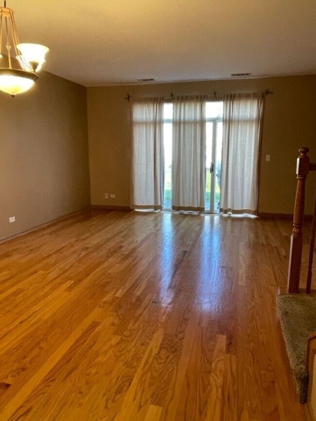 Foto del edificio - beautiful 2 bed 2.5 Bath spacious town home