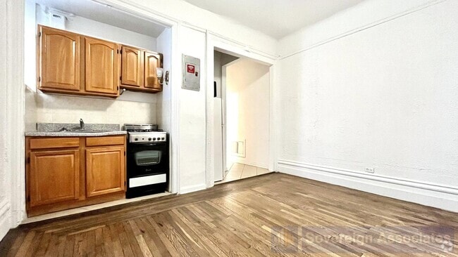 Building Photo - 45 Tiemann Pl