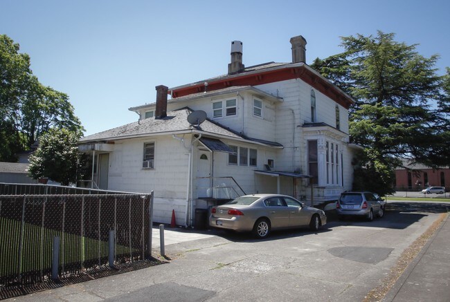 757 Center St - 1247-1277 Clearview Ave NE