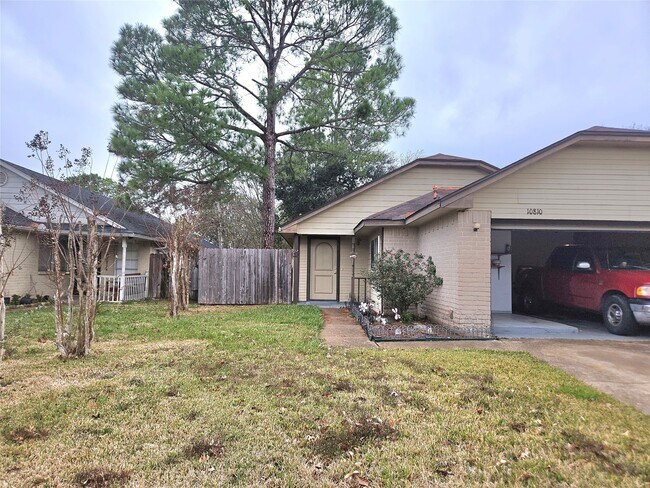 Building Photo - 10810 Parkland Woods Dr