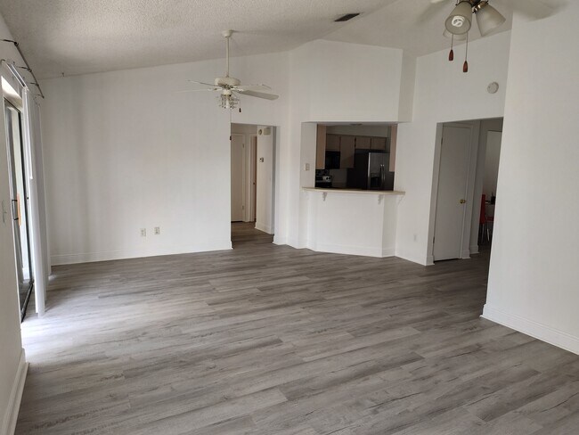 Foto del edificio - 5202 Oceanside Ct