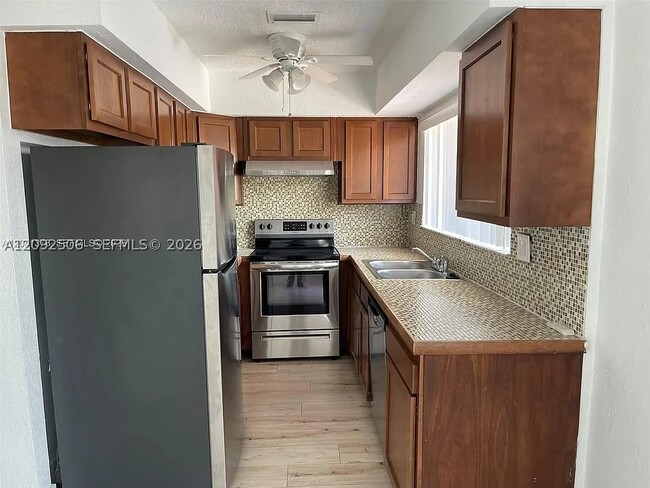 Building Photo - 2580 Coral Springs Dr