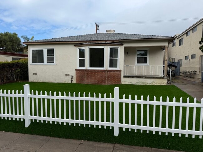 Building Photo - 1246 Pacific Beach Dr