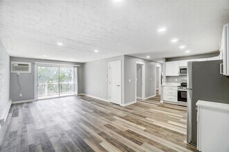 Interior Photo - Cascade Ridge